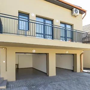 Apartament Star, Eger